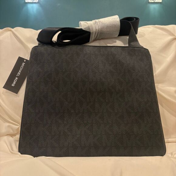 Michael Kors Jet Set Men’s Unisex Black Signature Crossbody Medium Bag NWT - Picture 5 of 8